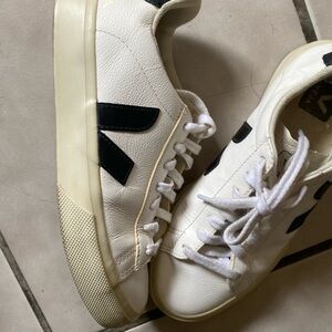 Veja Size 7 euc